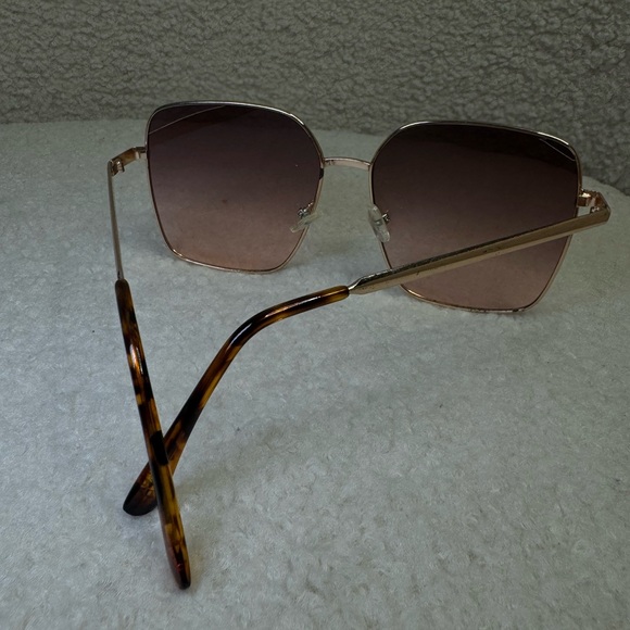 Gold Frame Sunglasses - Picture 2 of 6